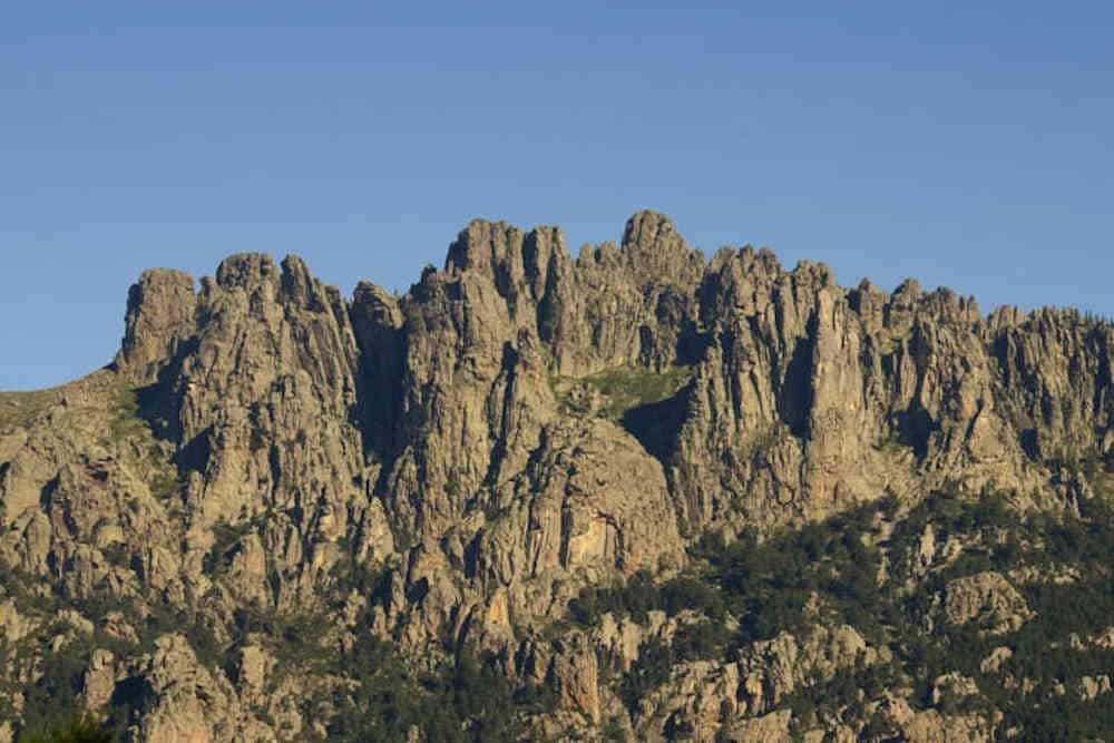 Aiguilles de Bavella et leurs pics rocheux dentelés, Col de Bavella, Corse du Sud