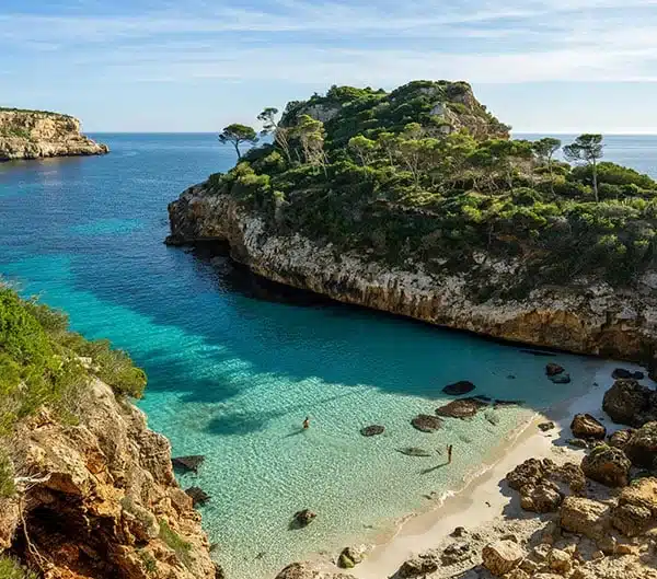 Vignette de la crique de Caló des Moro et sa plage de sable au sud de Majorque