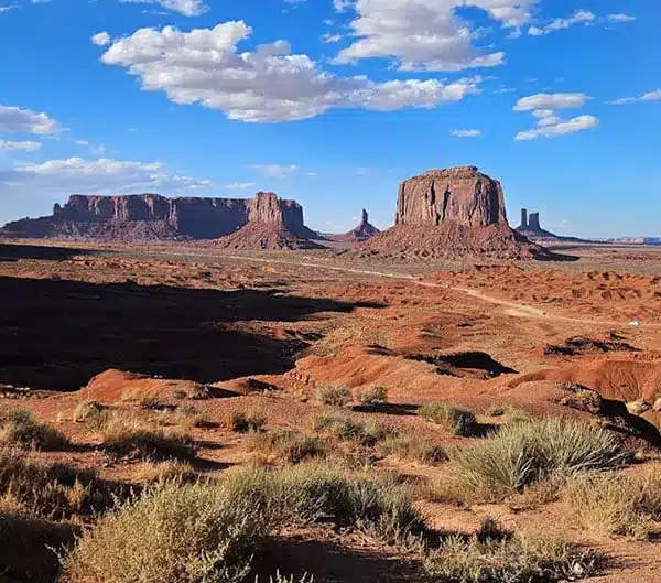 Formations rocheuses de Monument Valley pendant un voyage moto aux USA