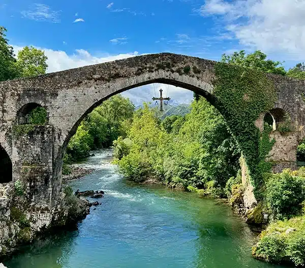 Pont romain de Cangas de Onís dans les Asturies, voyage moto Compostelle